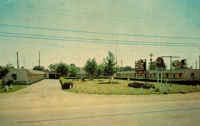 Sundown Motel (Sun Down Motel) - Old Postcard (newer photo)